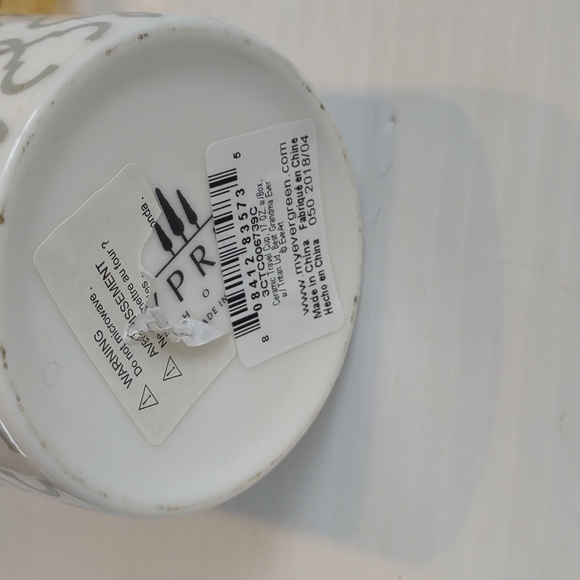 "Best Grandma Ever" Ceramic Travel Cup With Decorative Box - Picture 7 of 15